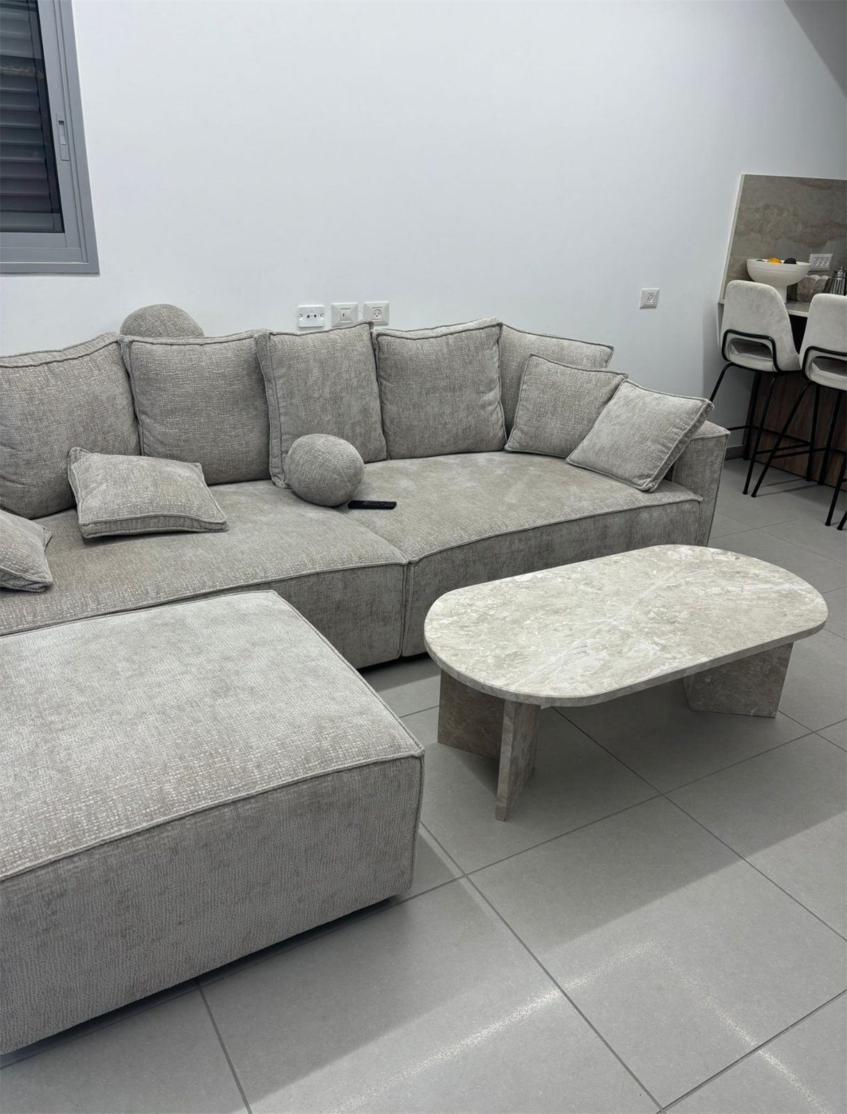 שולחן סלון “רקטנגל סופט” – אבן טרוורטין טבעית