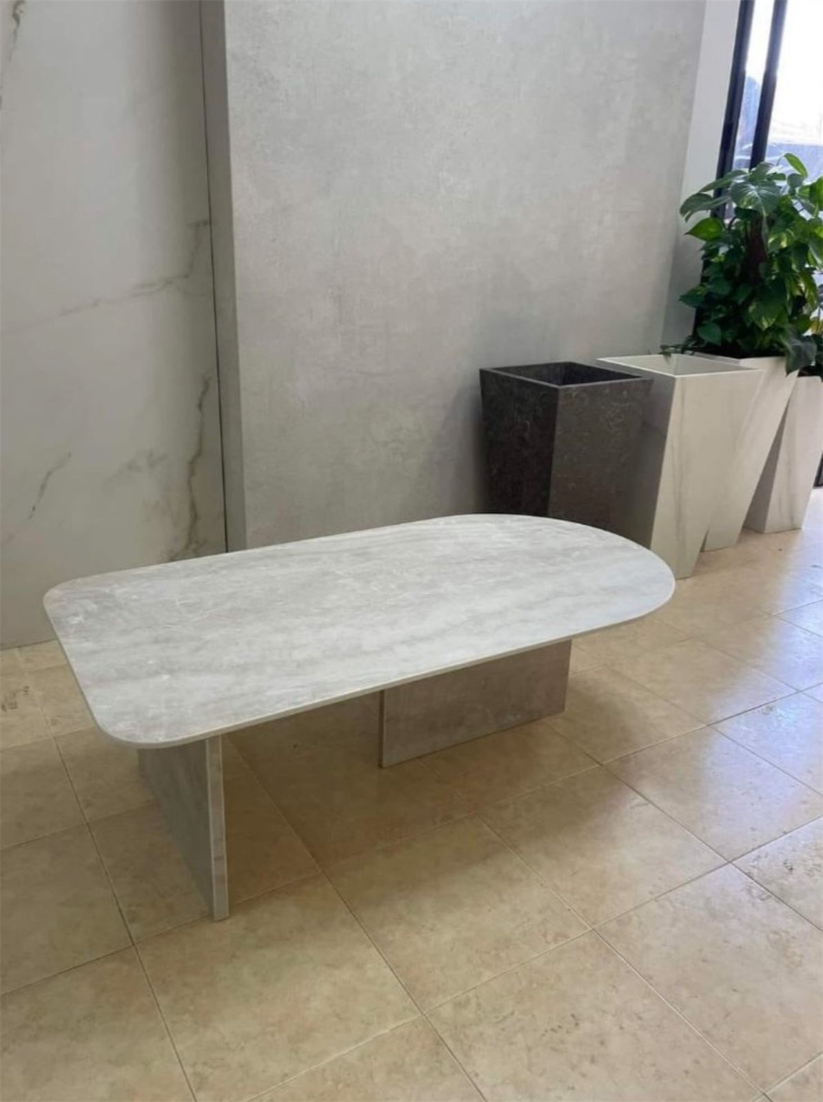 שולחן סלון “רקטנגל רך” – אבן טרוורטין טבעית
