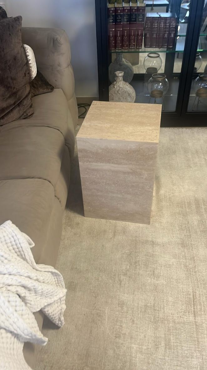 שידת צד "Cube" – טרוורטין טבעי