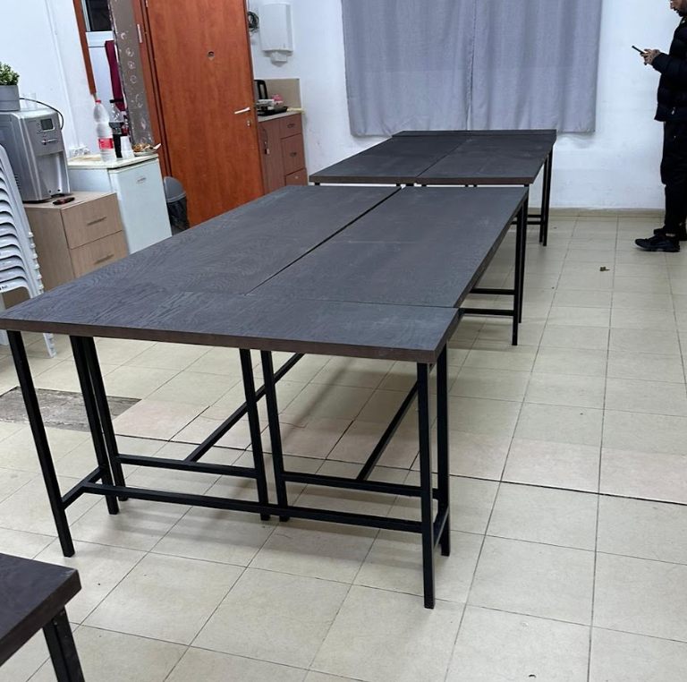 שולחן "ארטיס" – עץ וברזל